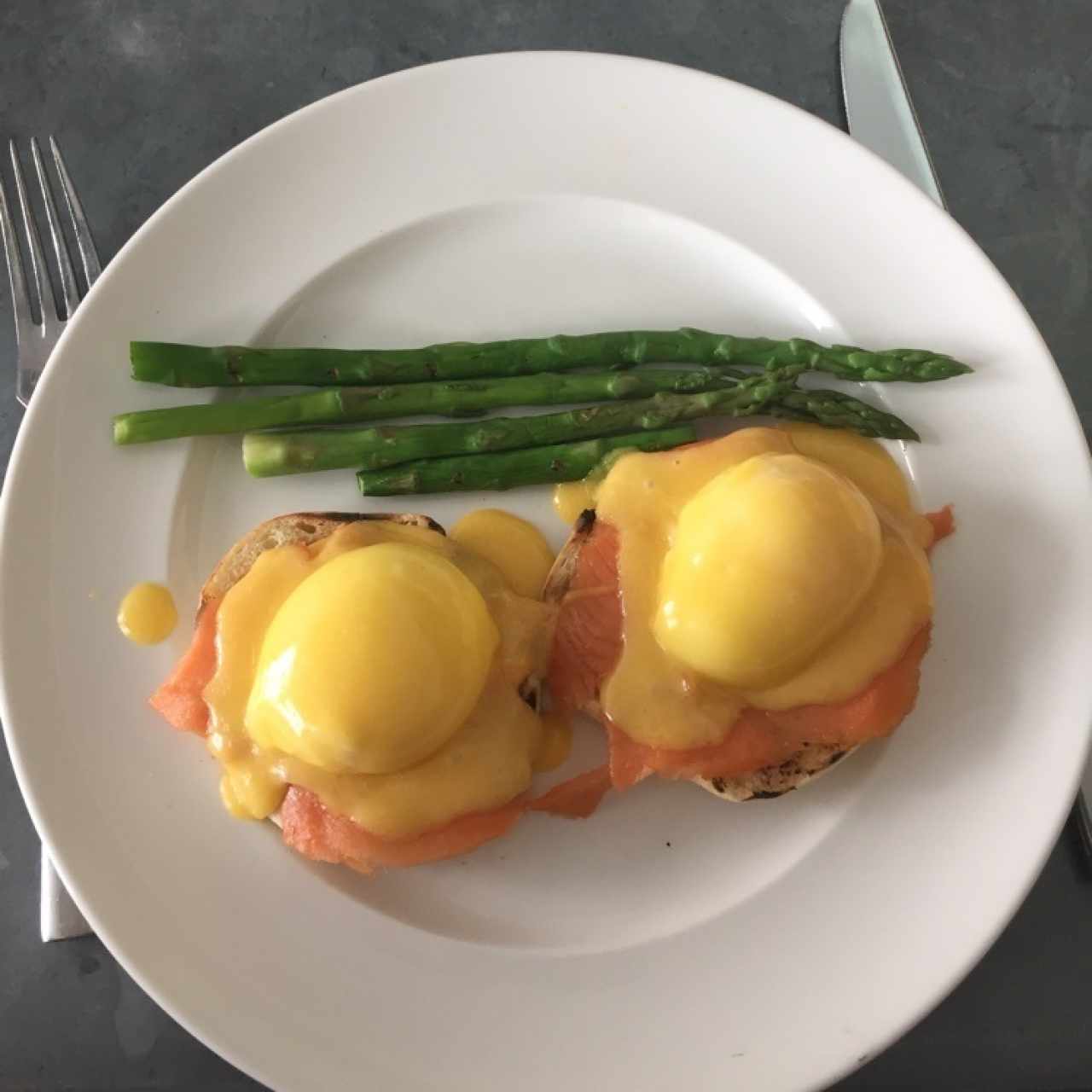 huevos benedictos con salmon 🤤