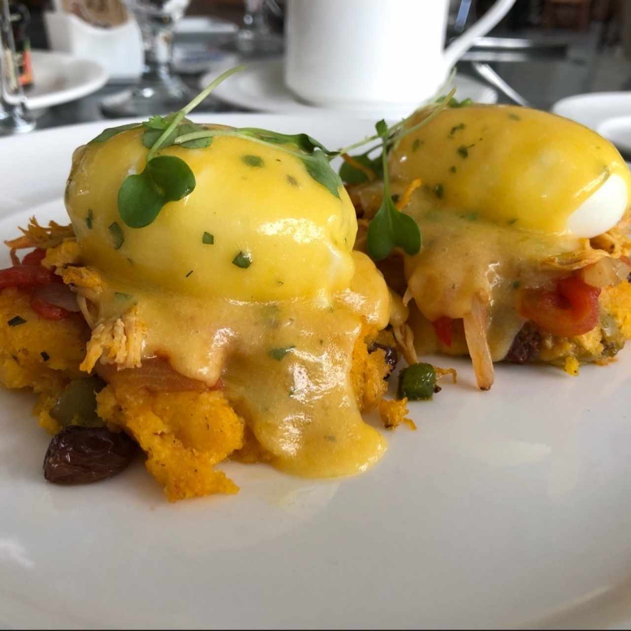 Huevos Benedictinos estilo Panameño (solo en brunch especial)