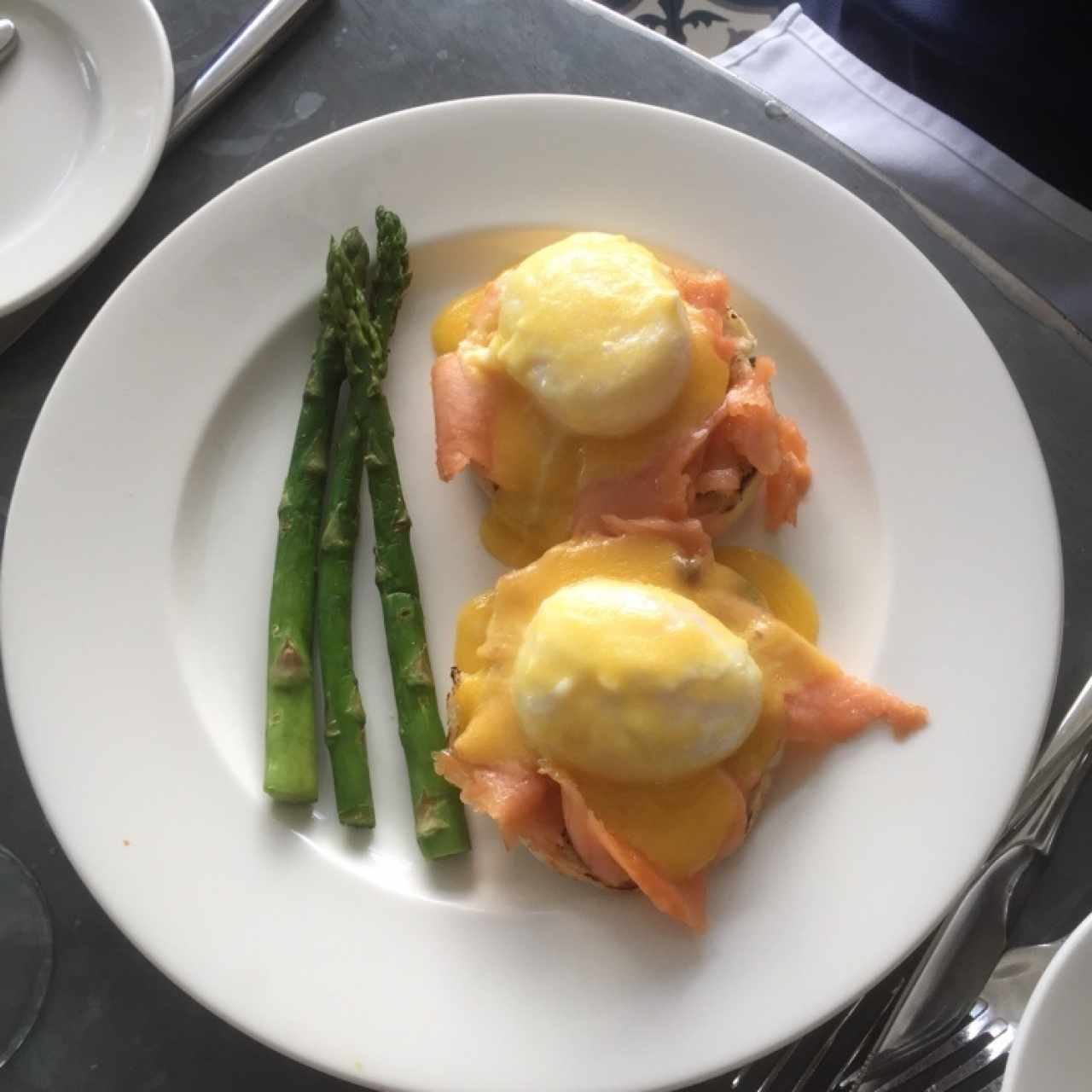 huevos benedictos con salmon