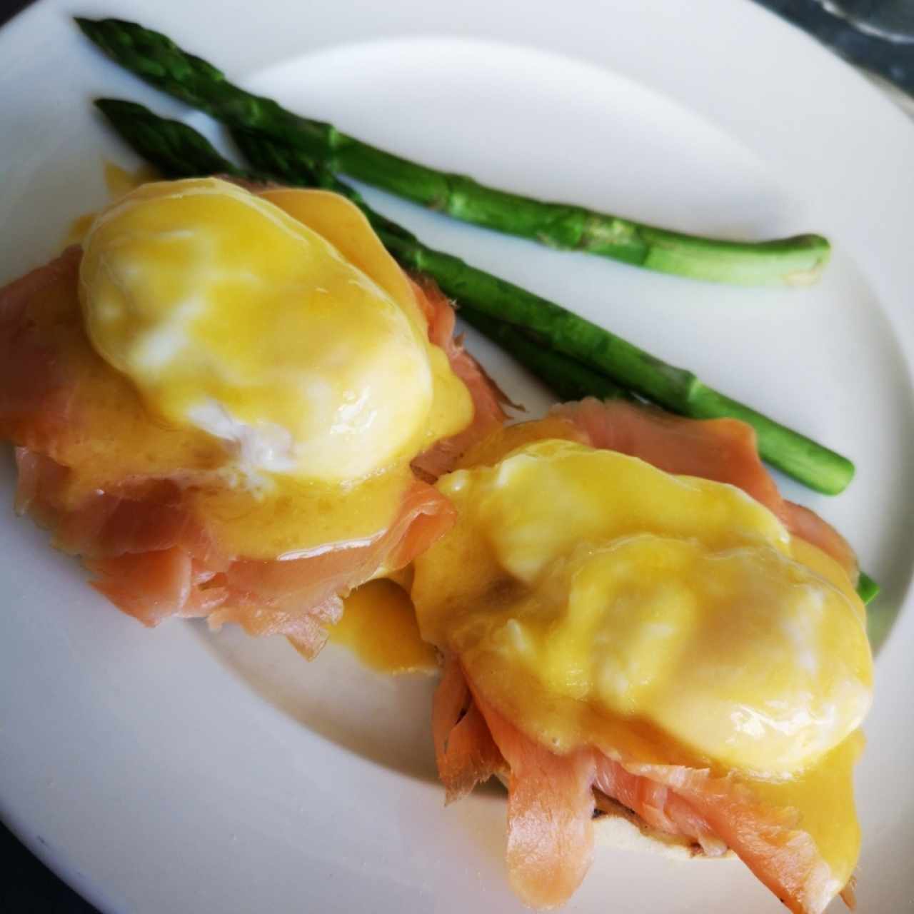 Egg benedicts con salmón