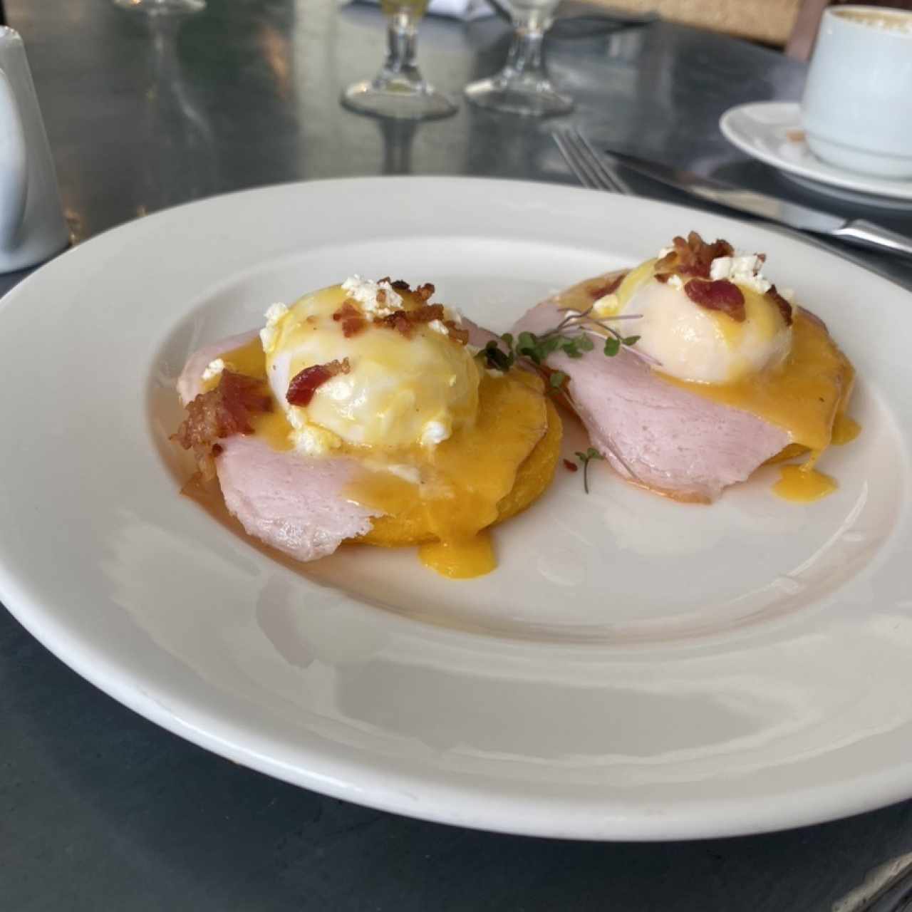 huevos benedictos