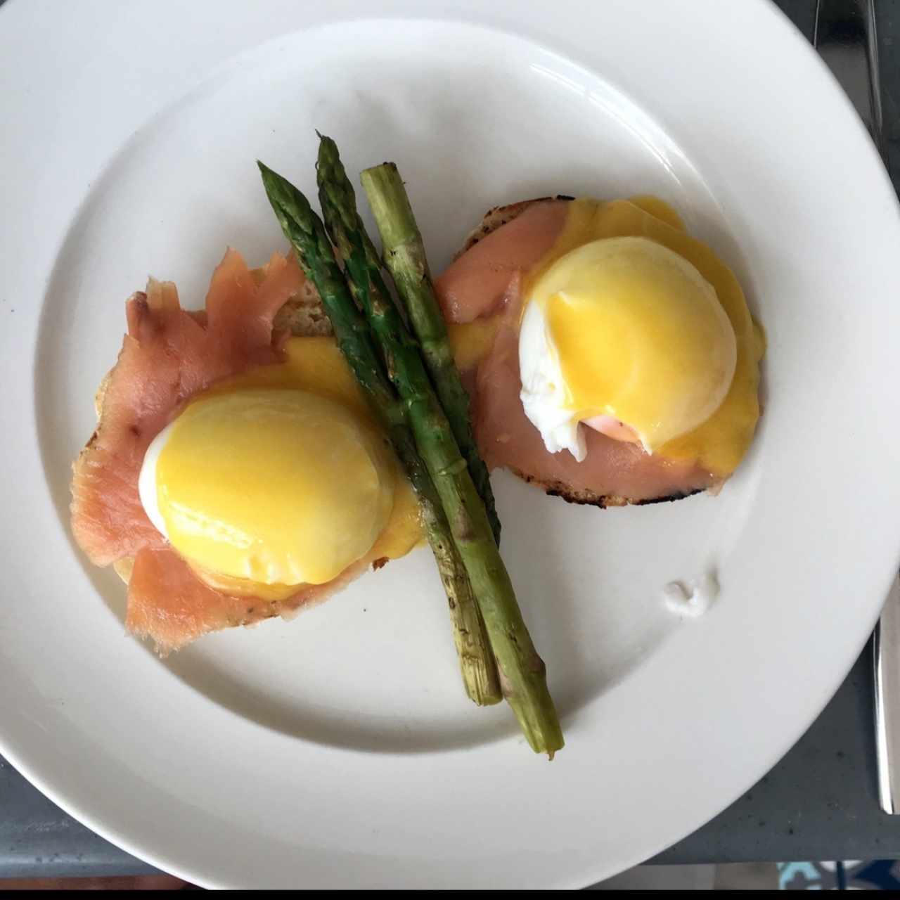 Huevos Benedictos con Salmón