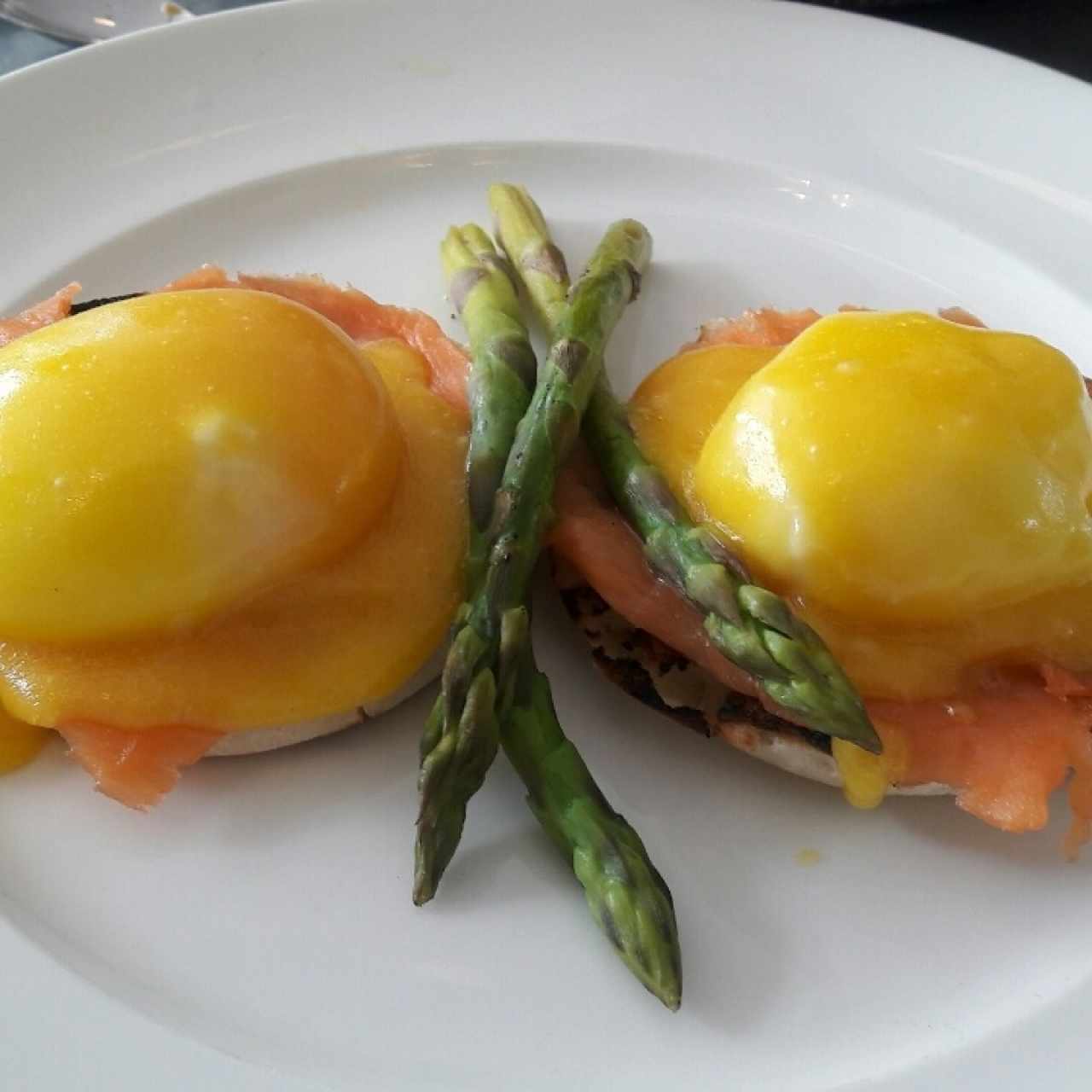 Huevos Benedictinos con salmón