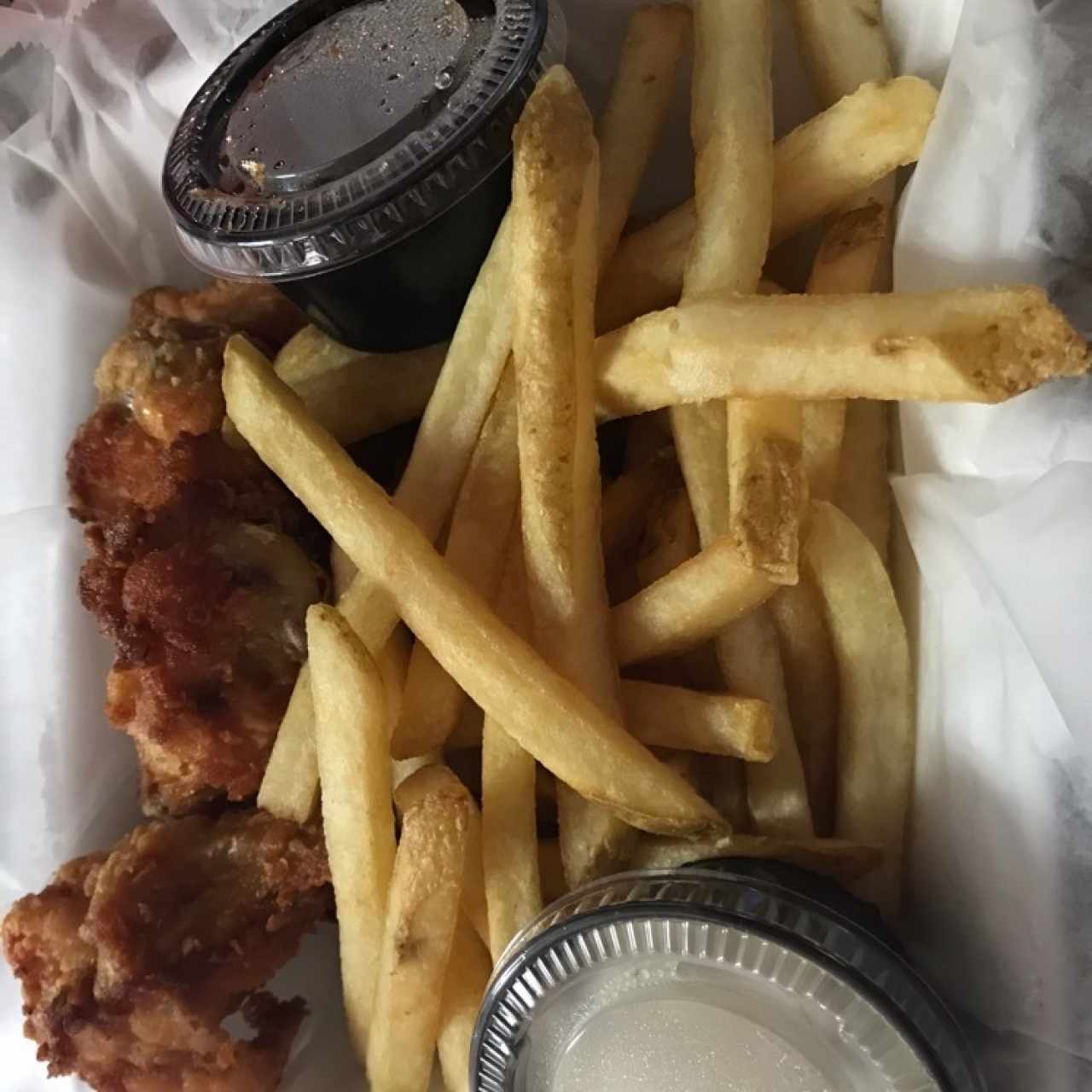 Combo Alitas con Papas Fritas y sus Salsas