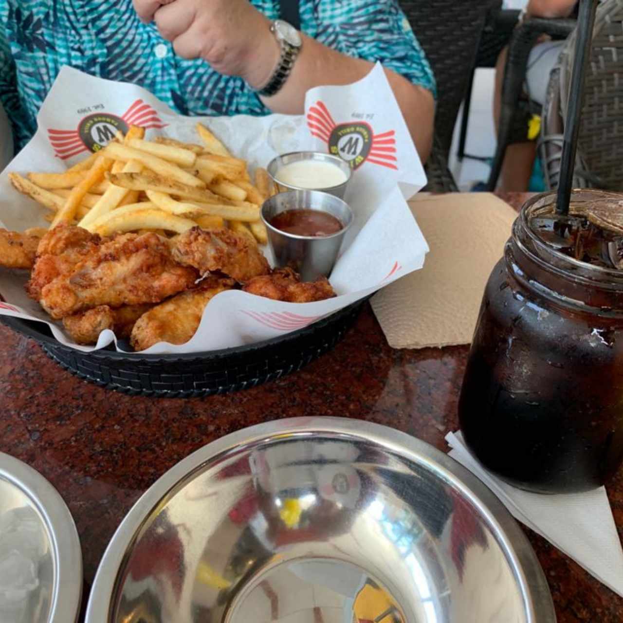 wings papas y soda