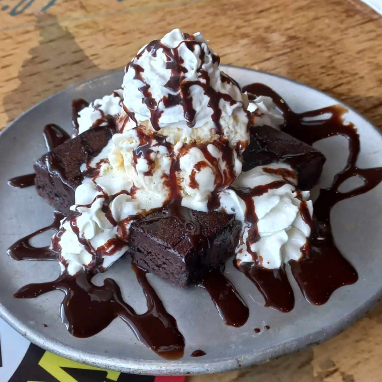 Brownie con helado