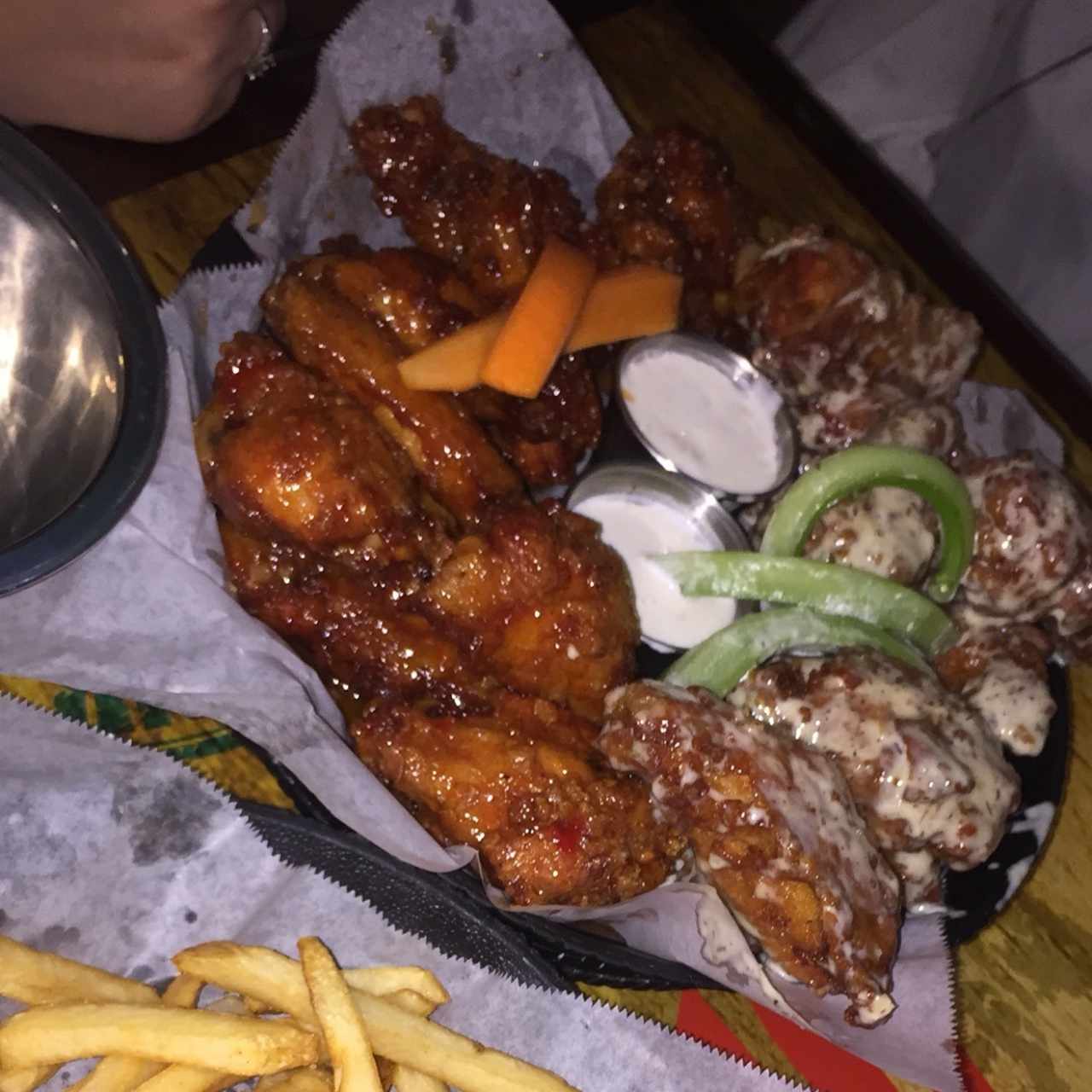 20 Wings - Bañadas en Garlic y Honey Mustard 