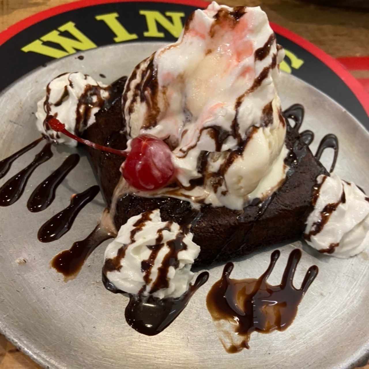 Brownie con helado