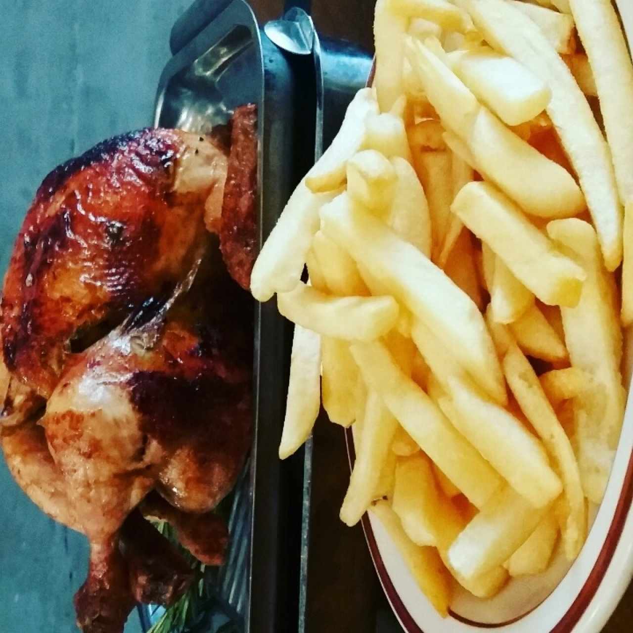 pollo a la brasa con papitas