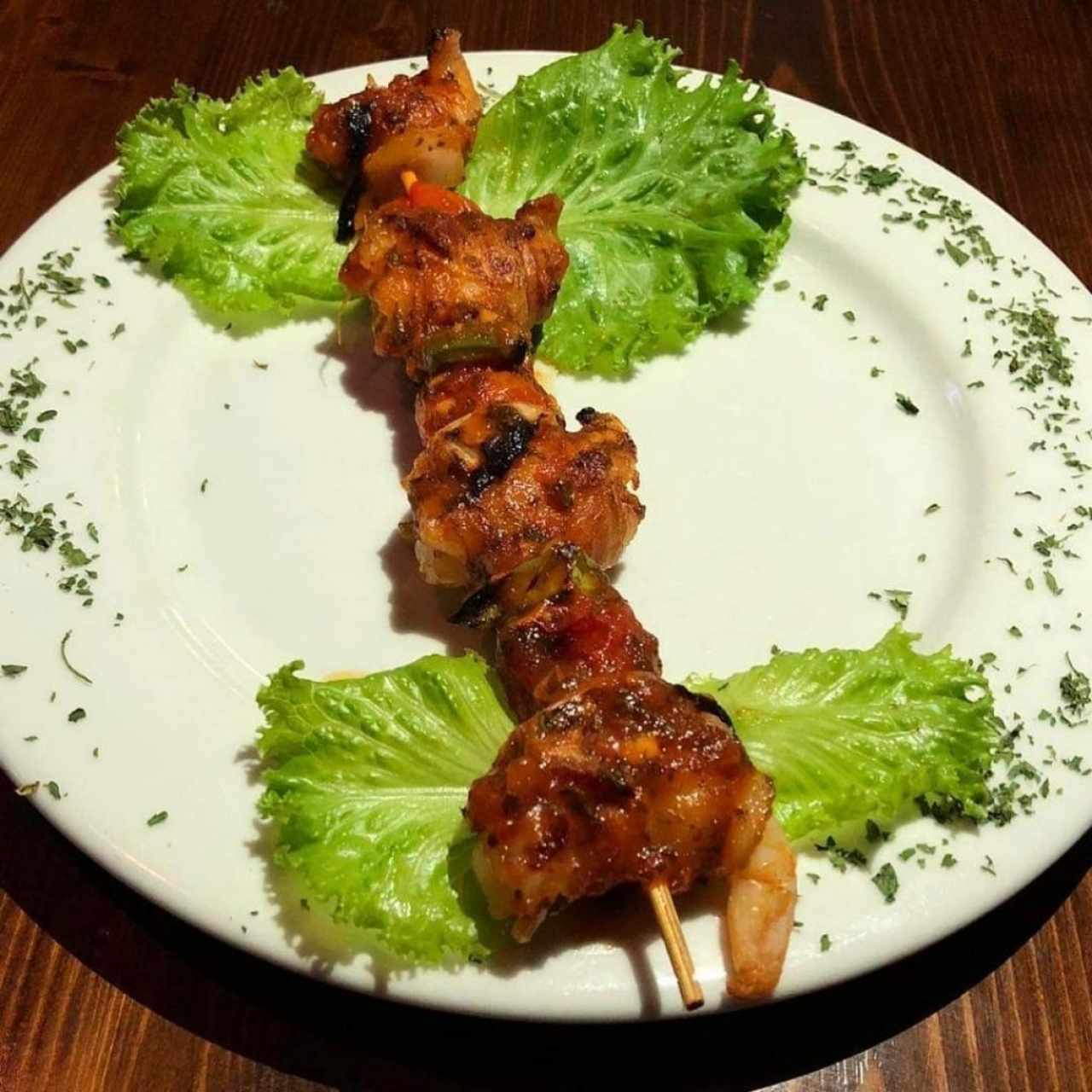 Exquisita brocheta de camaron