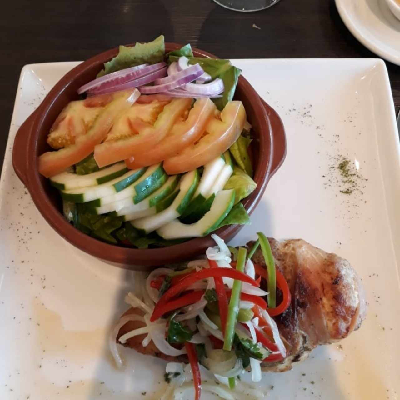 Pechuga de Pollo con Ensalada