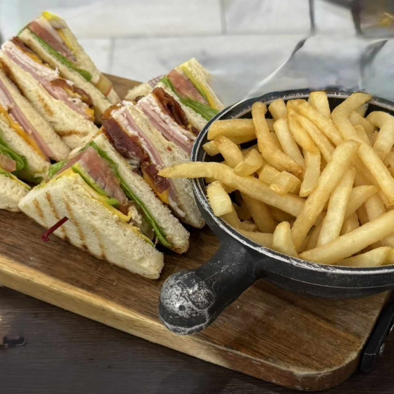 Club Sándwich de Jamón y Pavo