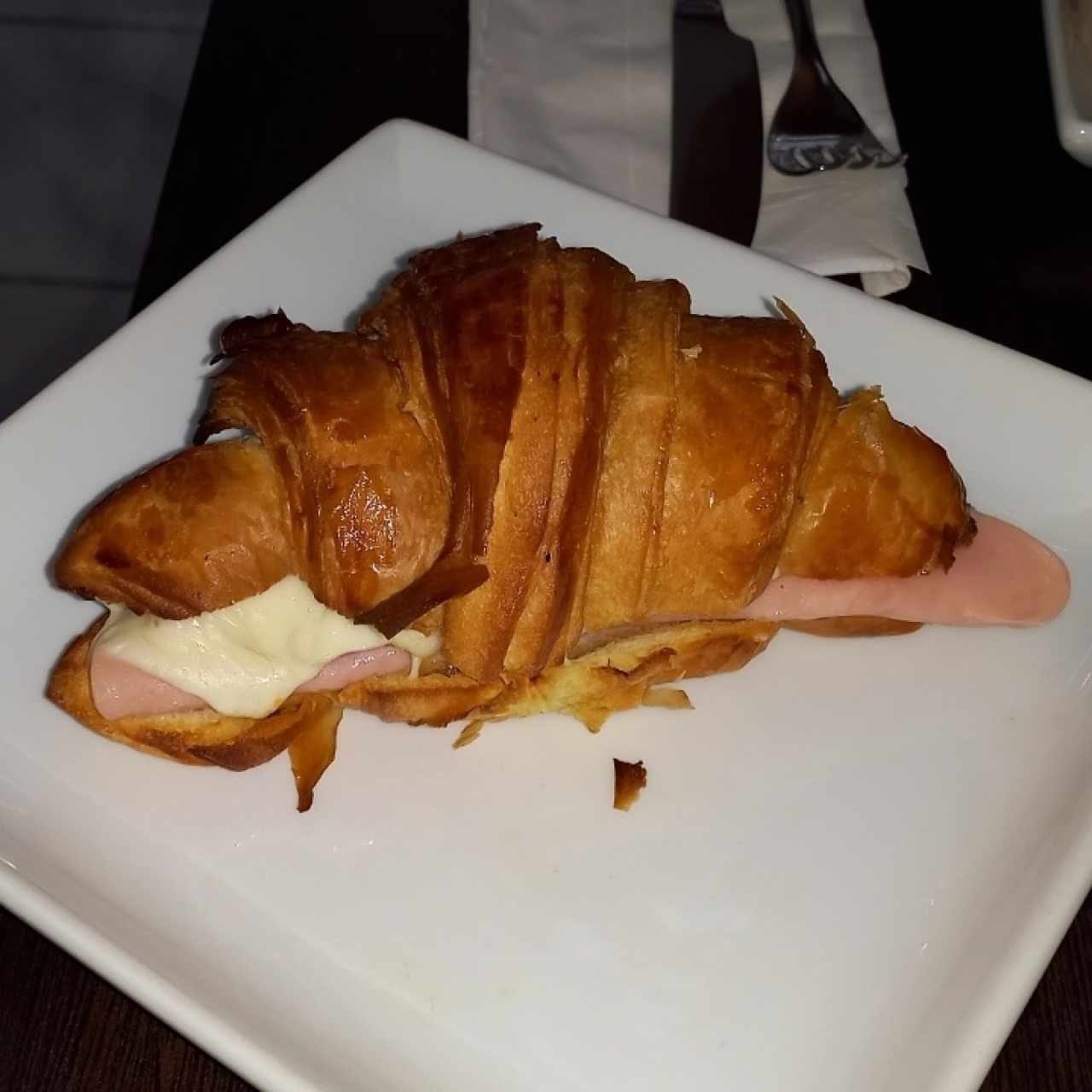 Croissant de Jamon y Queso