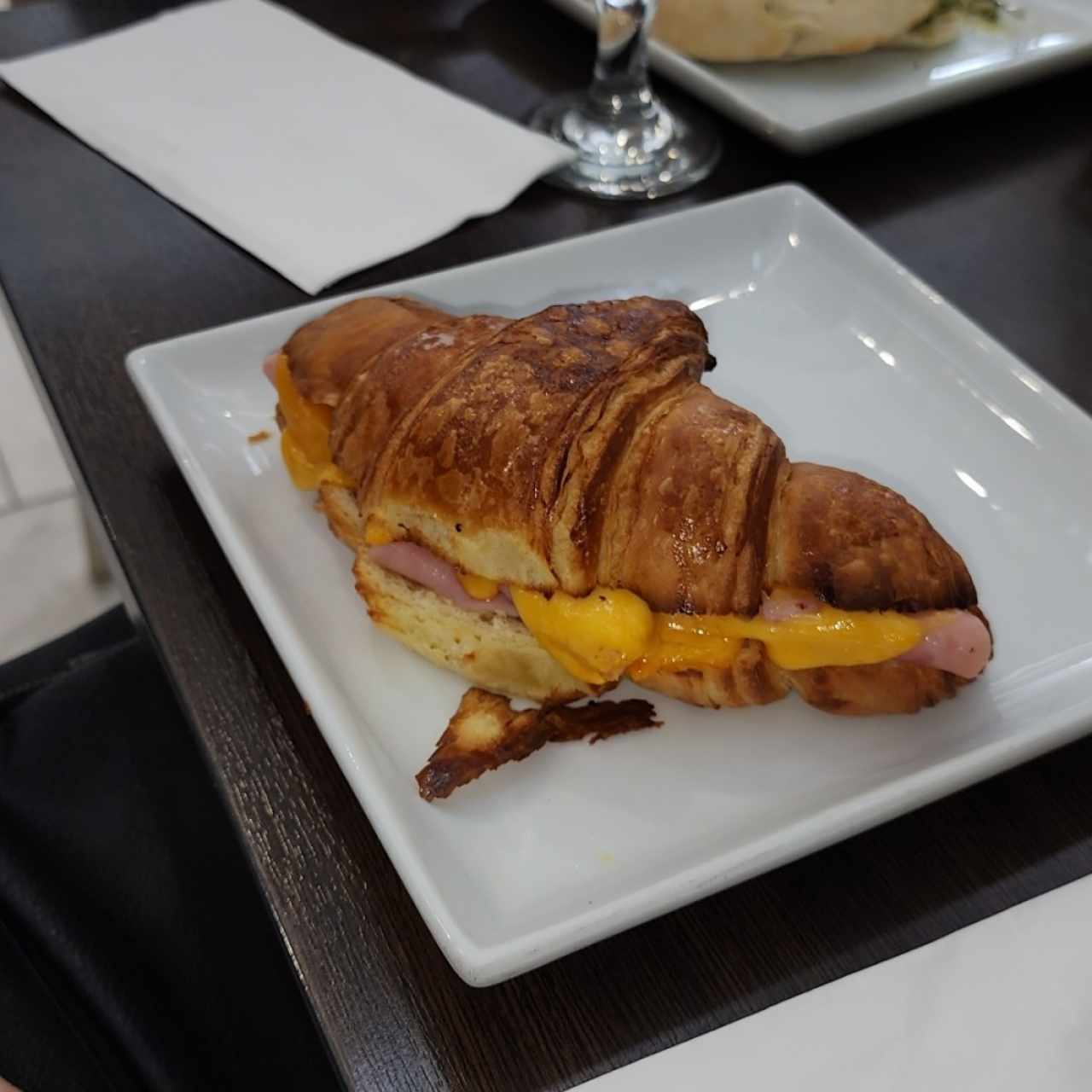 Croissant de Queso y Jamón