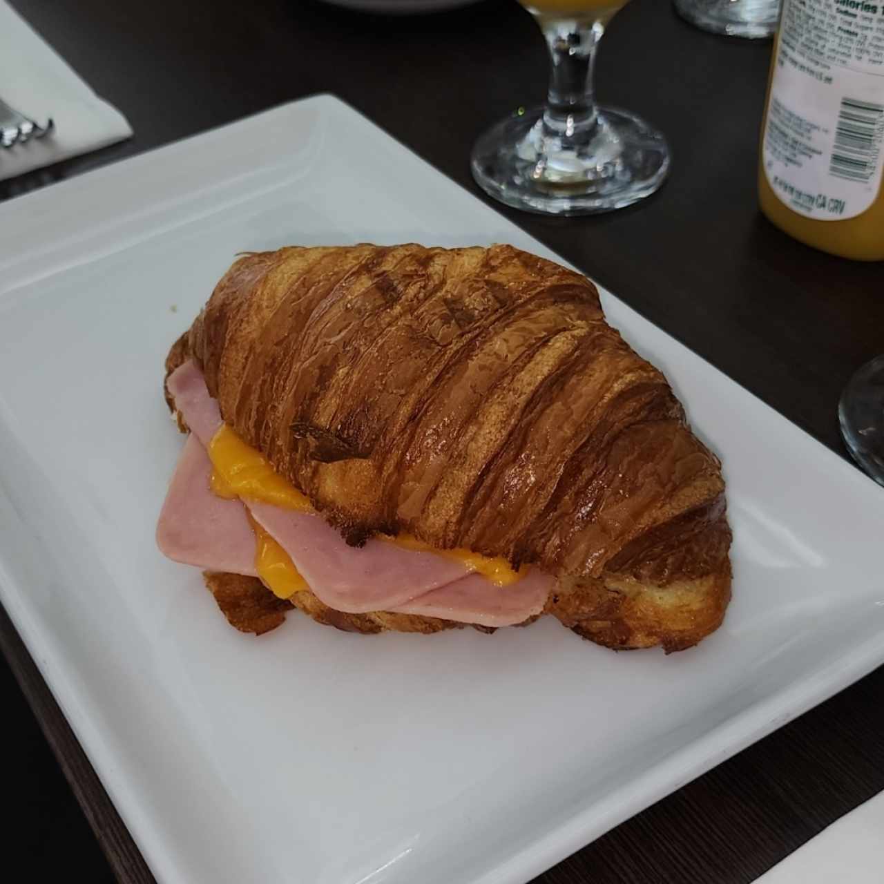 Croissant de Queso y Jamón