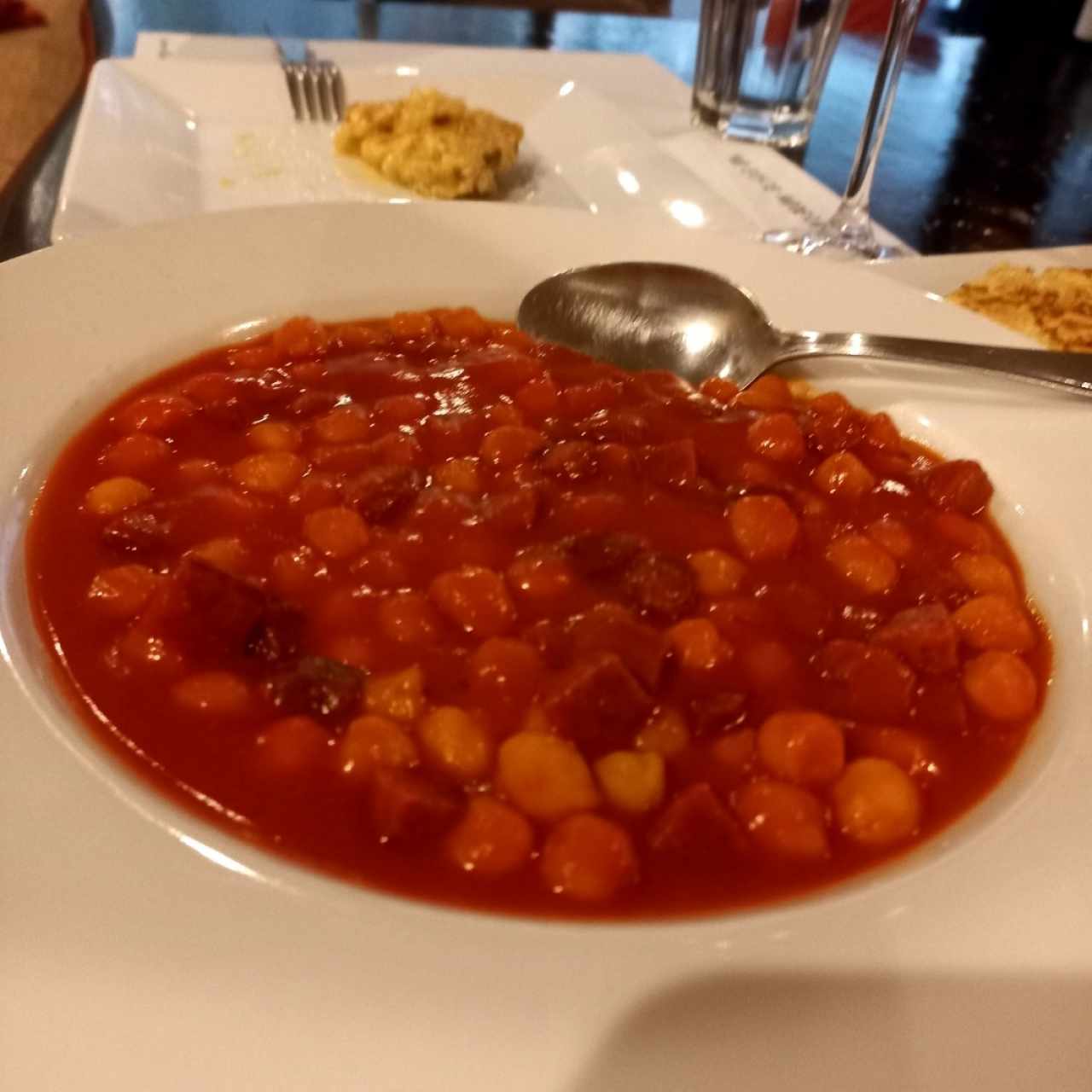 garbanzos con chorizo español 