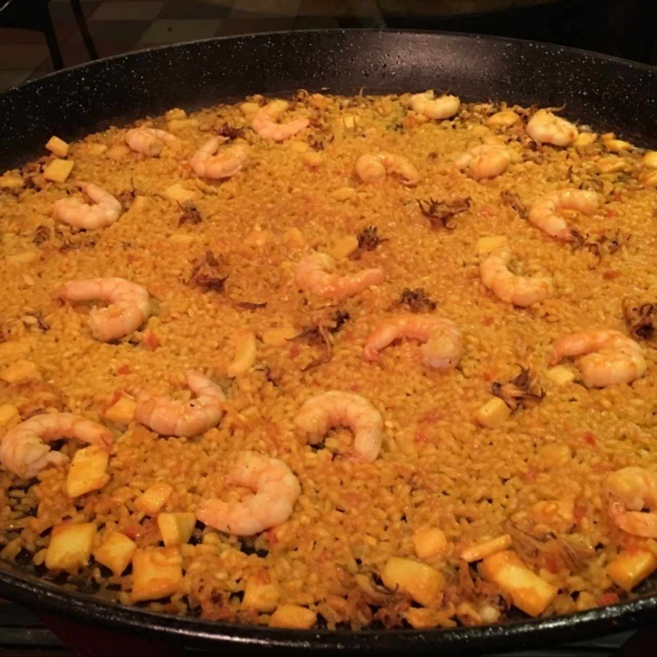 Paella de camarones