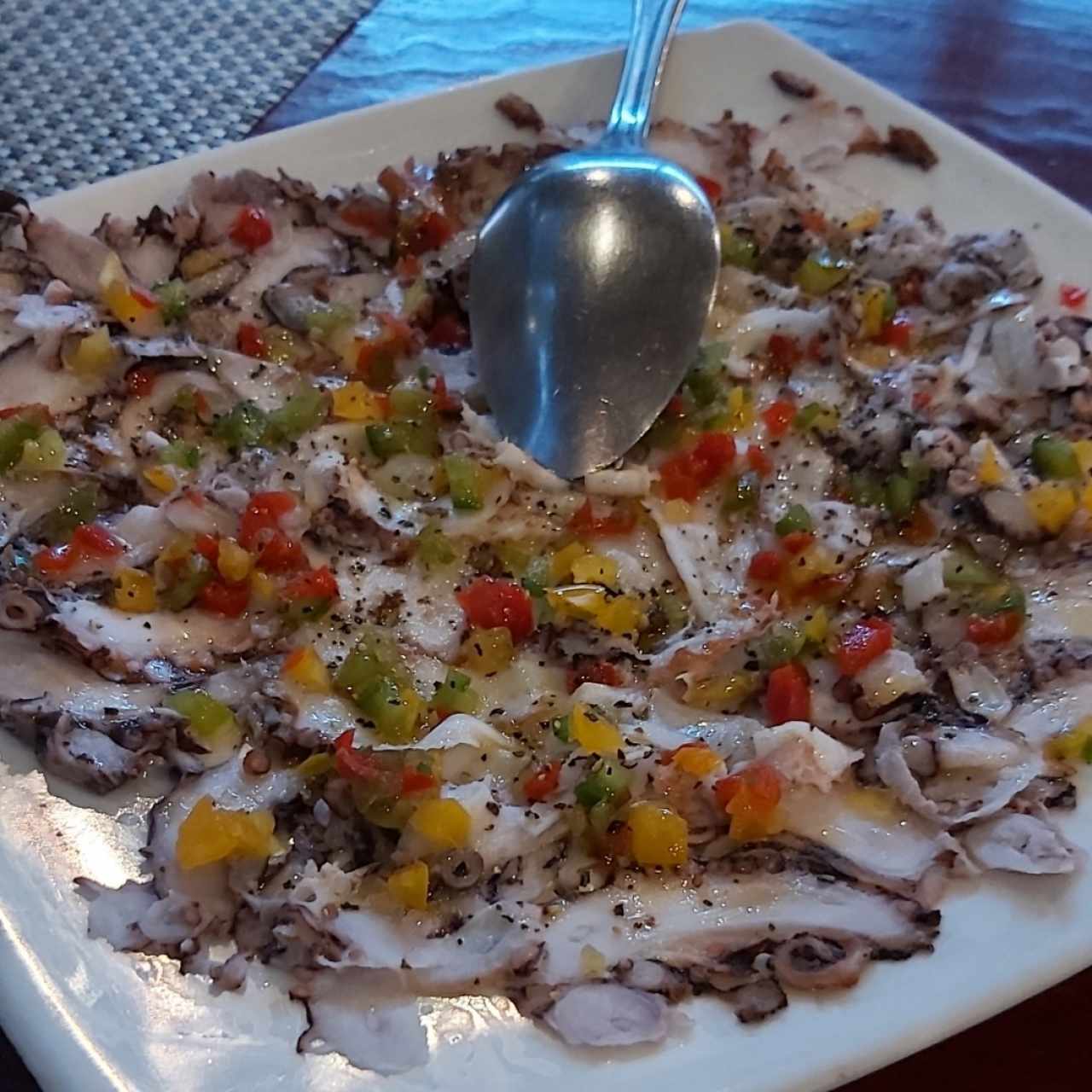 Carpaccio de Pulpo con pimentones 