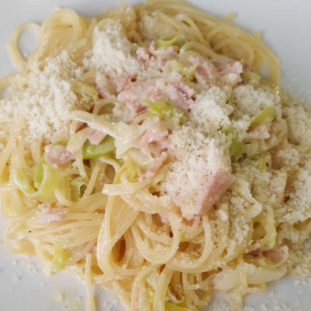 pasta con prosciutto y puerro