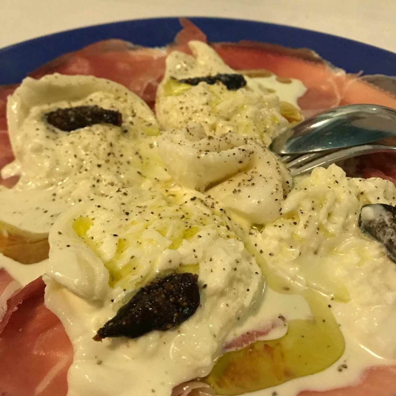 burrata con prosciutto