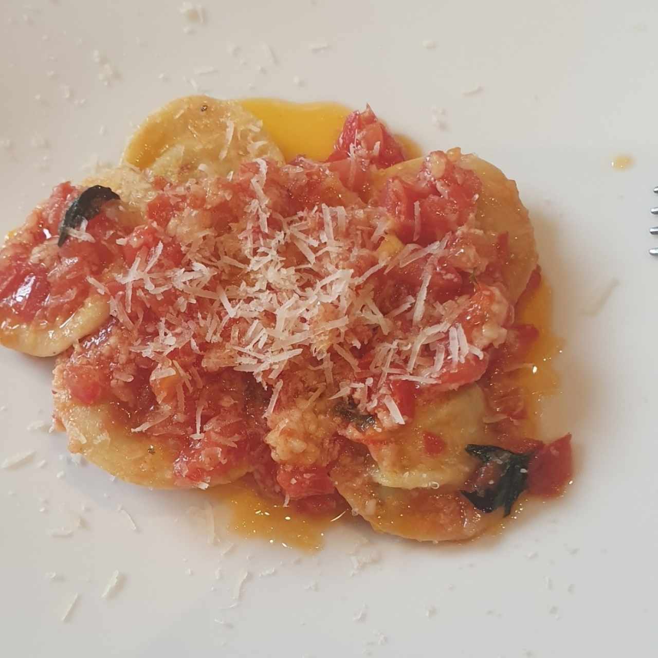 Raviolli de Ricotta con Espinaca