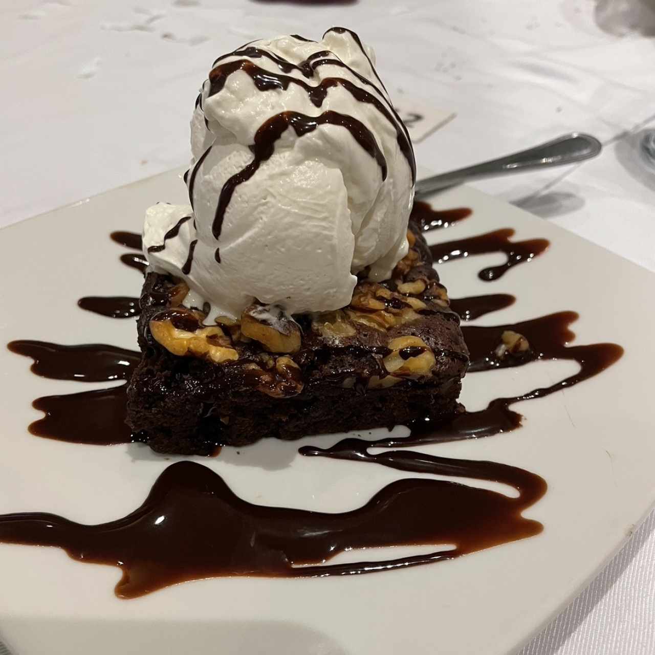 Brownie con helado