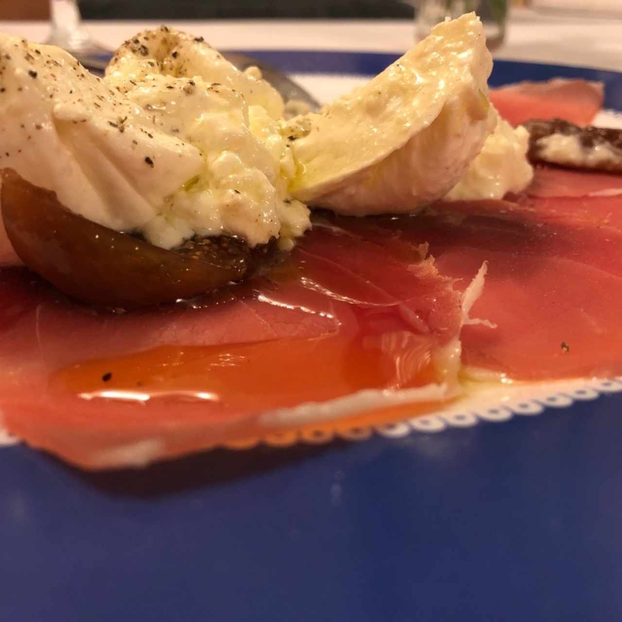 Burrata con prosciutto