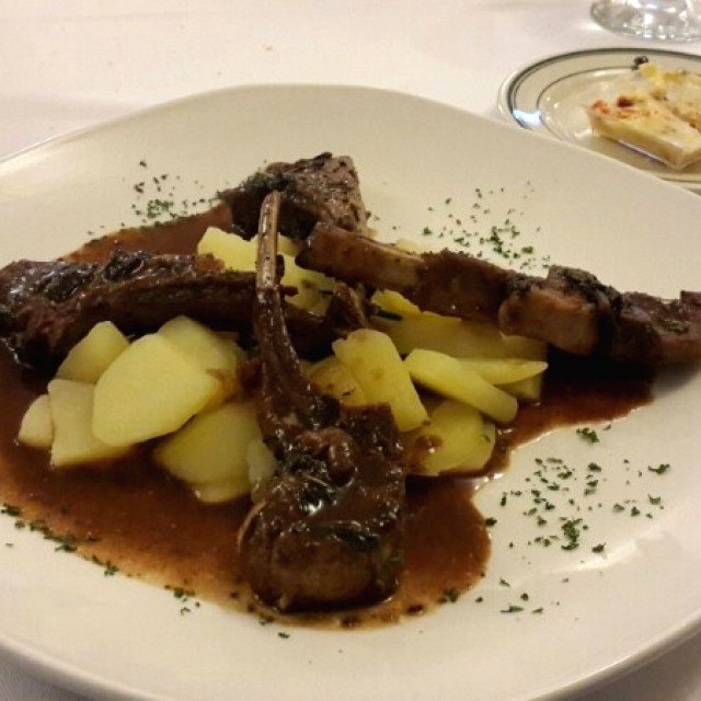 Costillitas de Cordero a la Menta y Papas al Romero