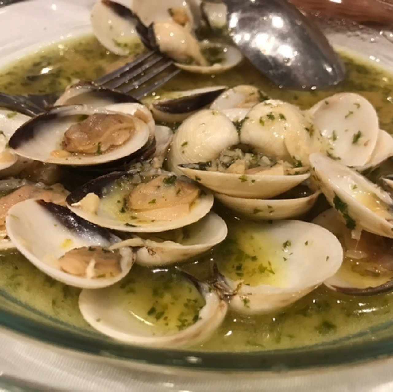 almejas al ajillo