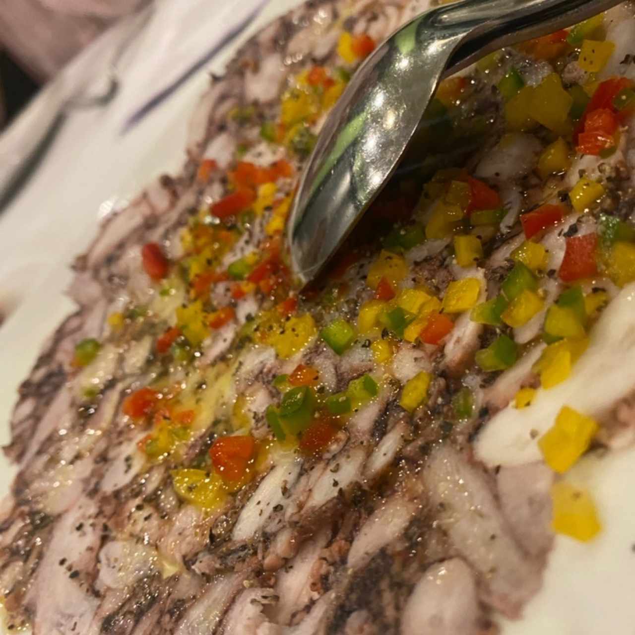 De Pulpo con Picadillo de Pimentones de Colores