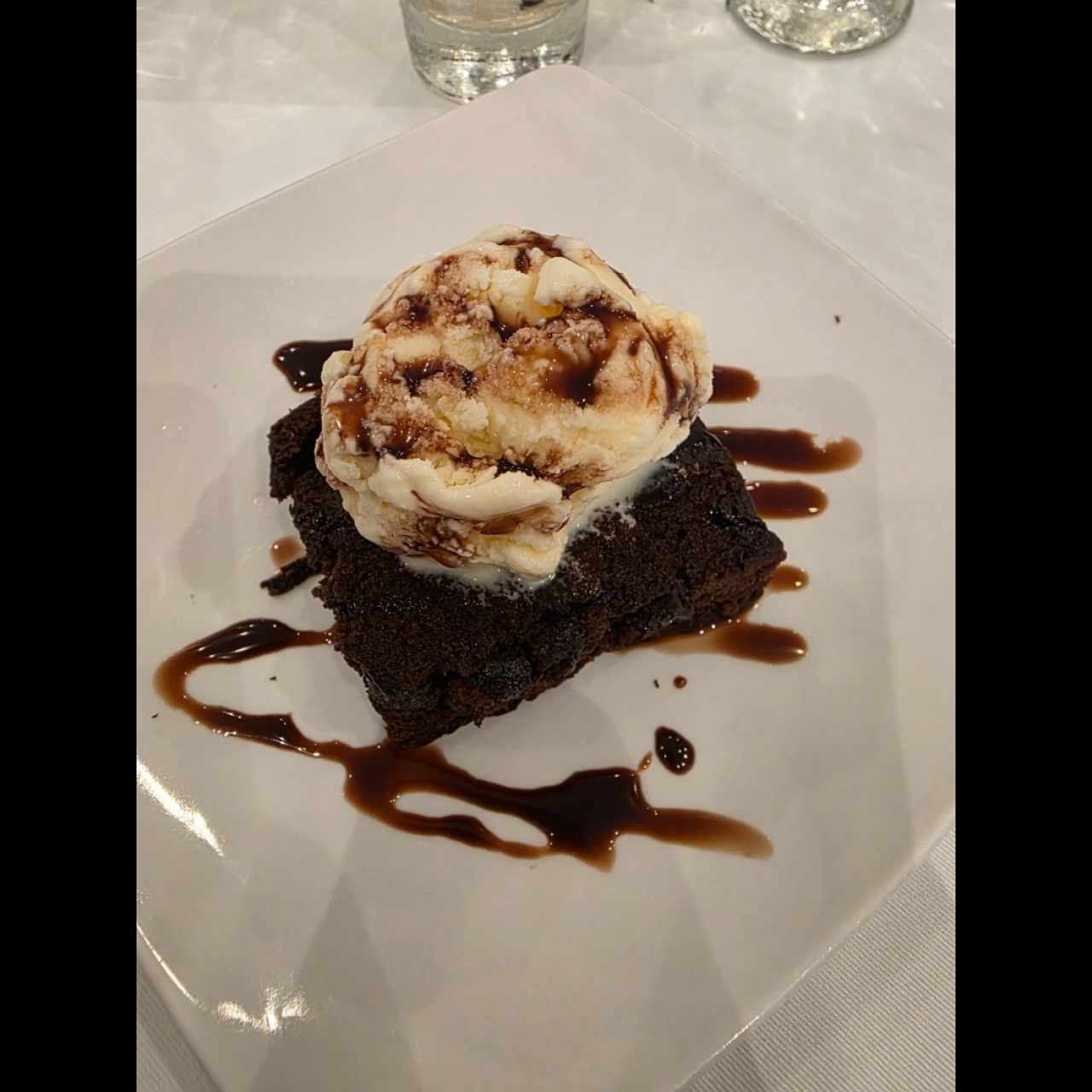 Brownie con Helado de Vainilla