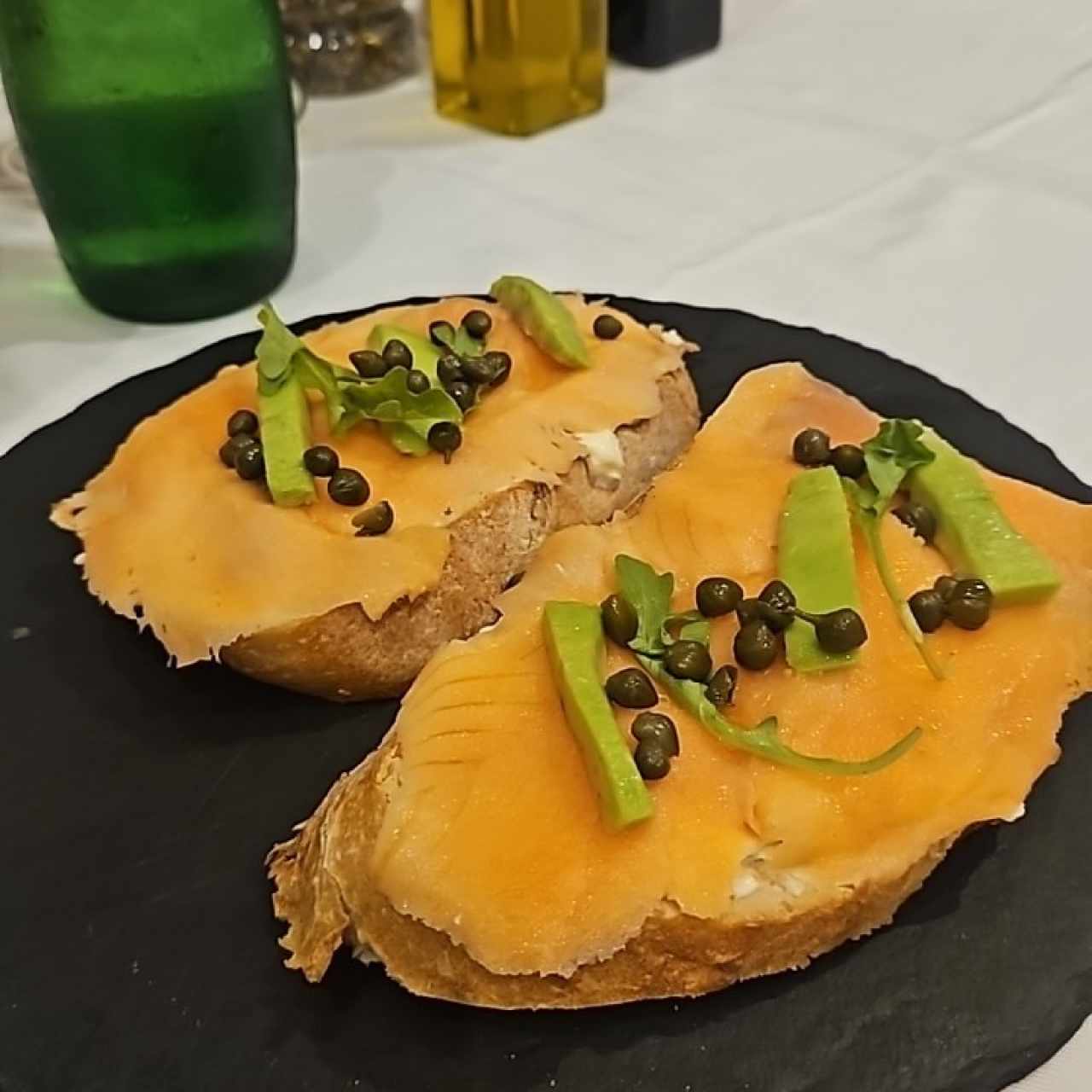 Tostadas de Salmón Ahumado y Avocado