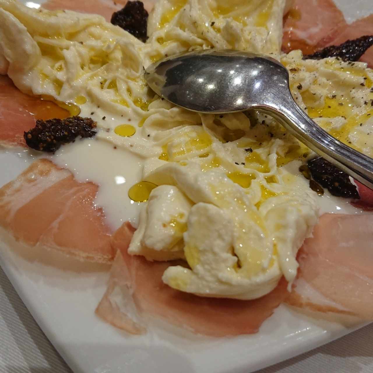 burrata con prosciutto