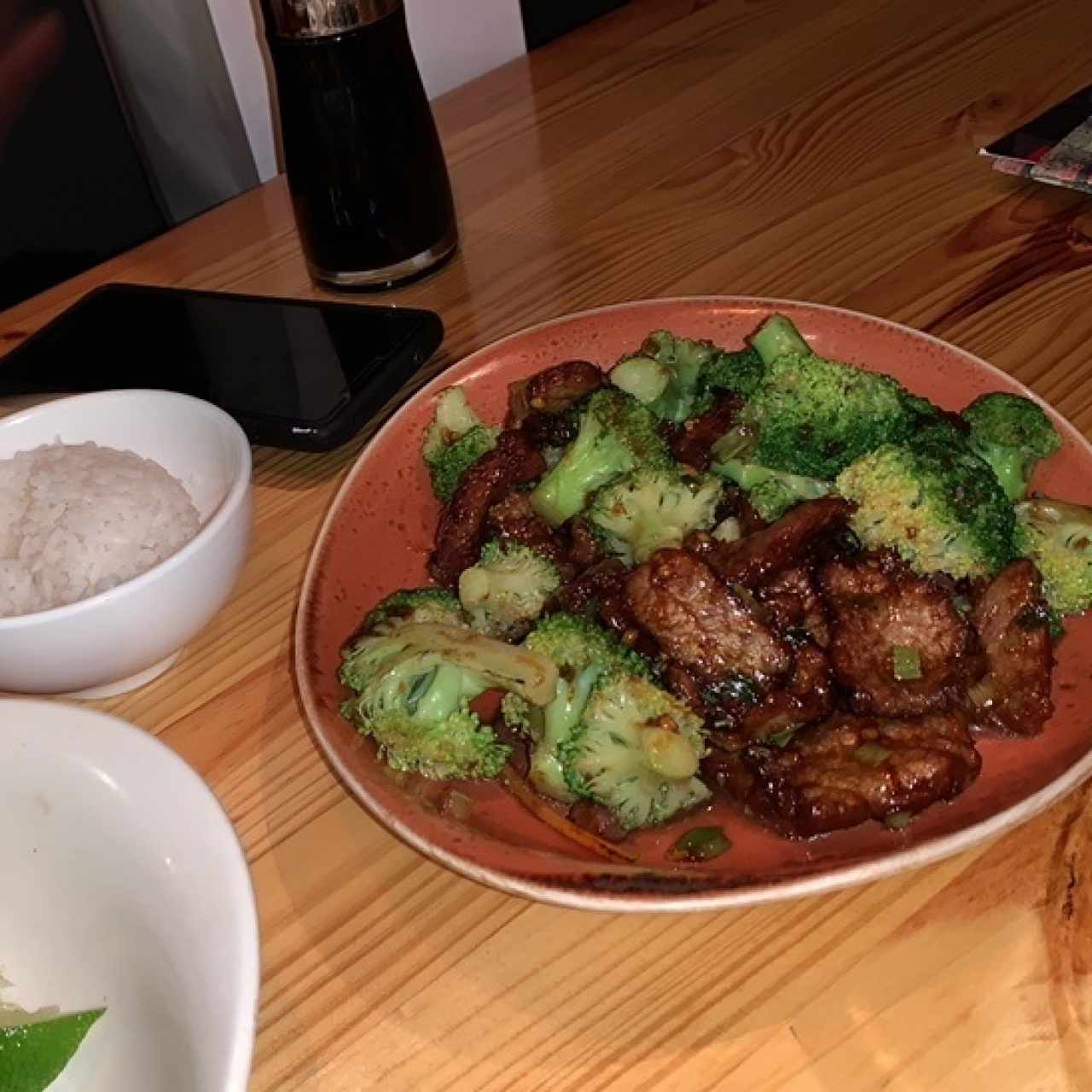 Carne con brocoli y arroz de jazmin