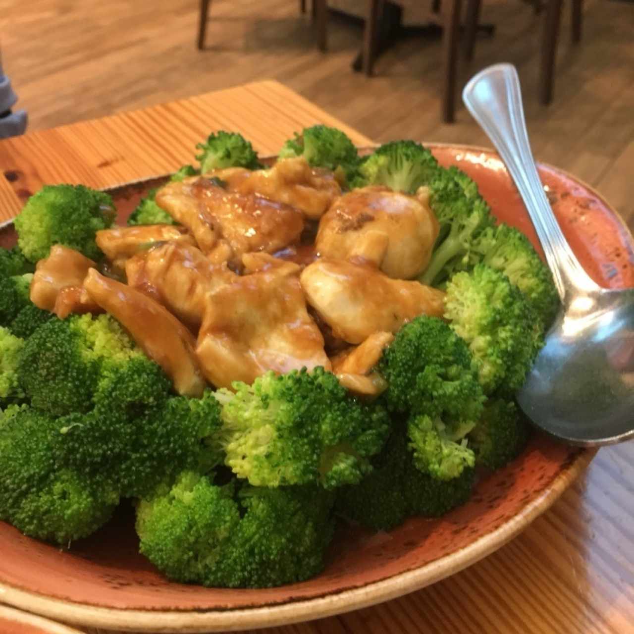 Pollo con brocoli