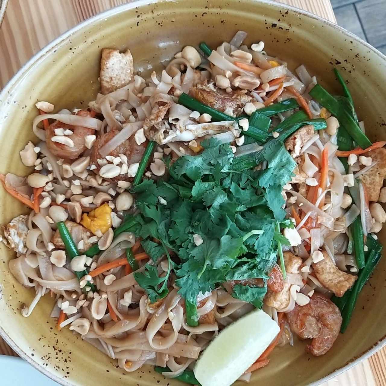 pad thai con camarones