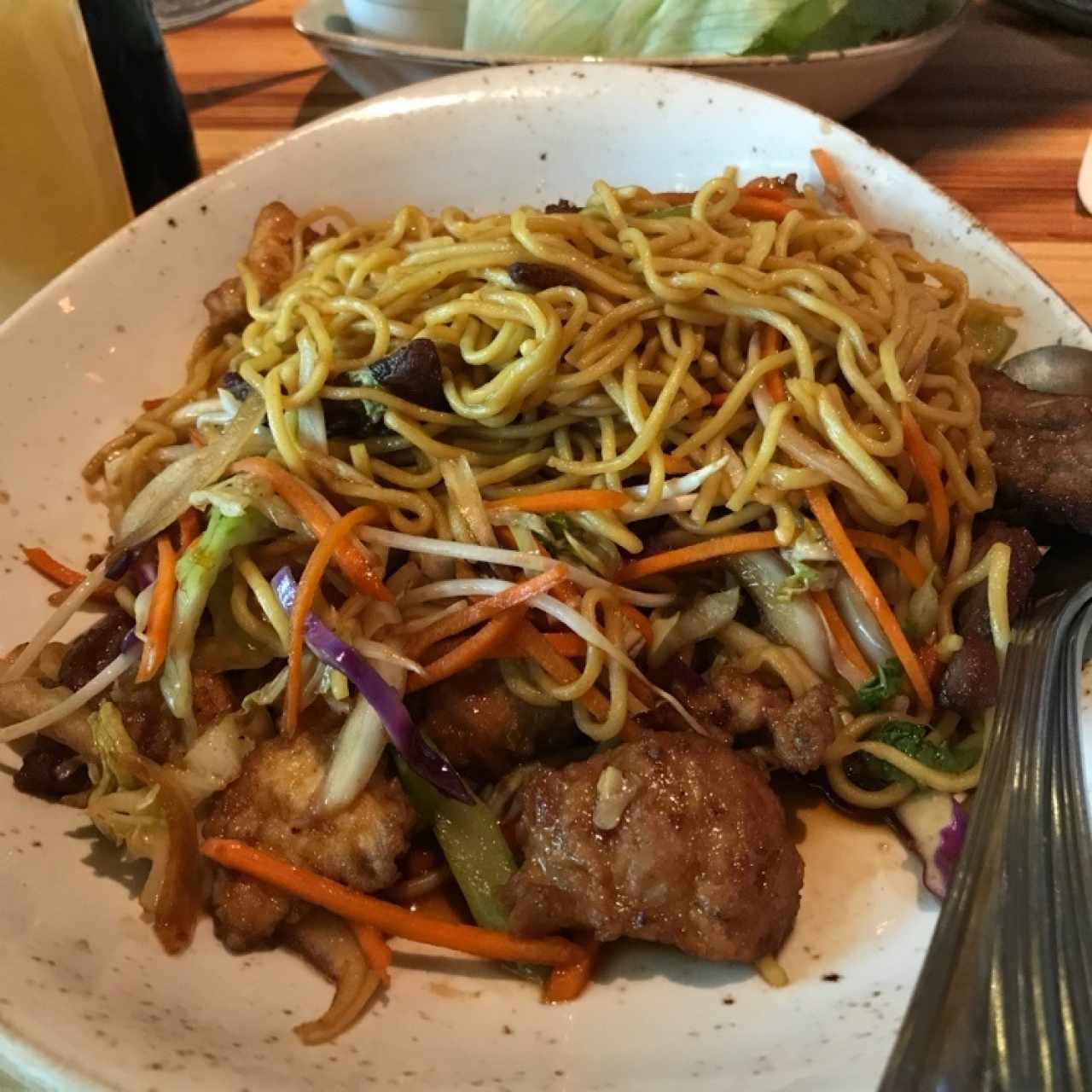 Lo Mein carne y pollo