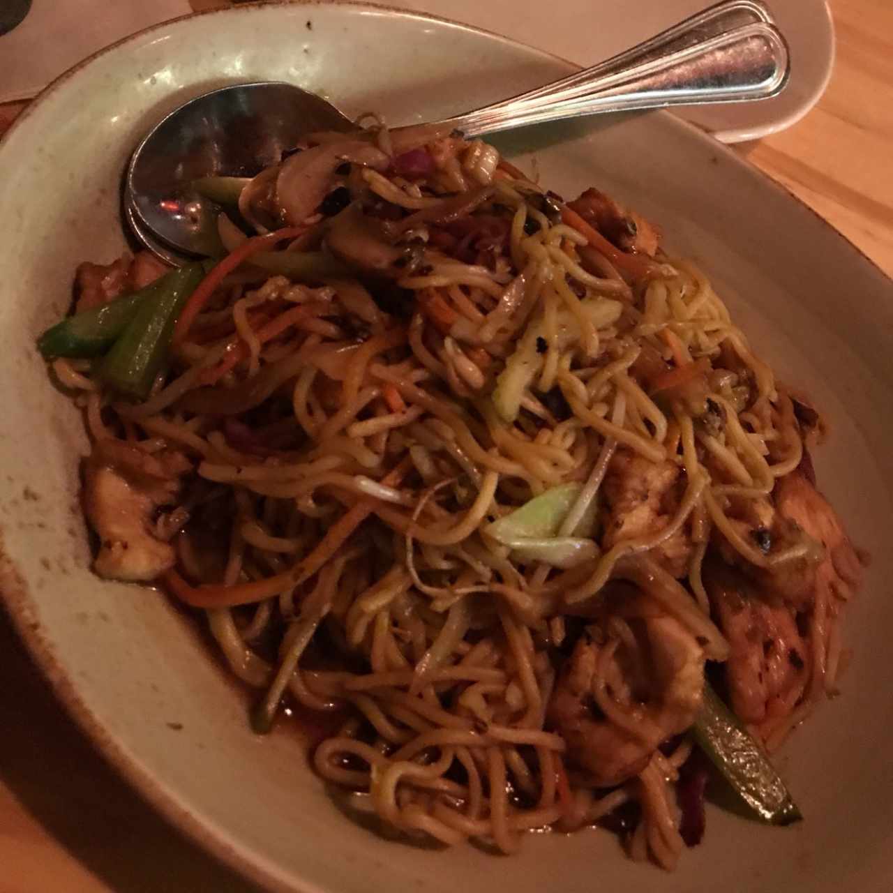 lo mein de pollo