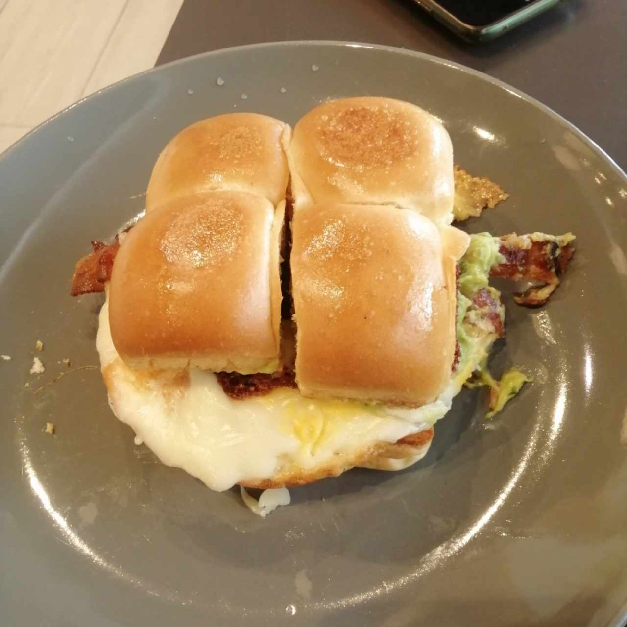 emparedado de huevo con queso, Tocino, guacamole 👌