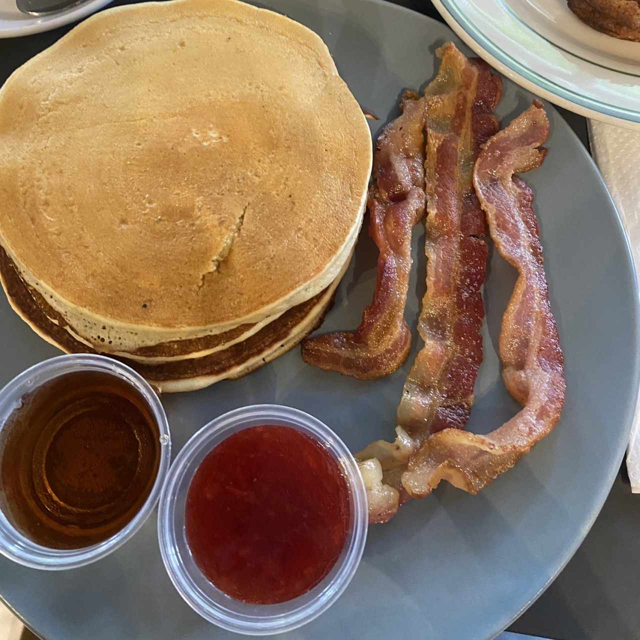 DESAYUNO - PANCAKES & BACON