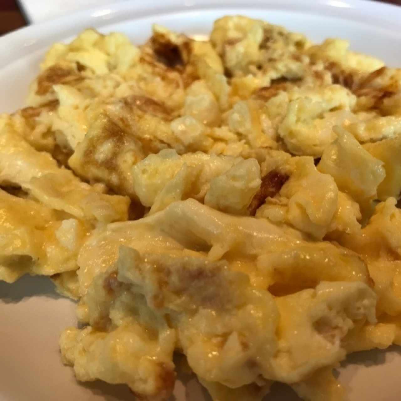 scramble eggs con queso!