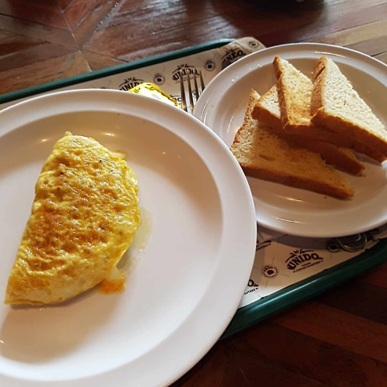 Omelette con tostadas