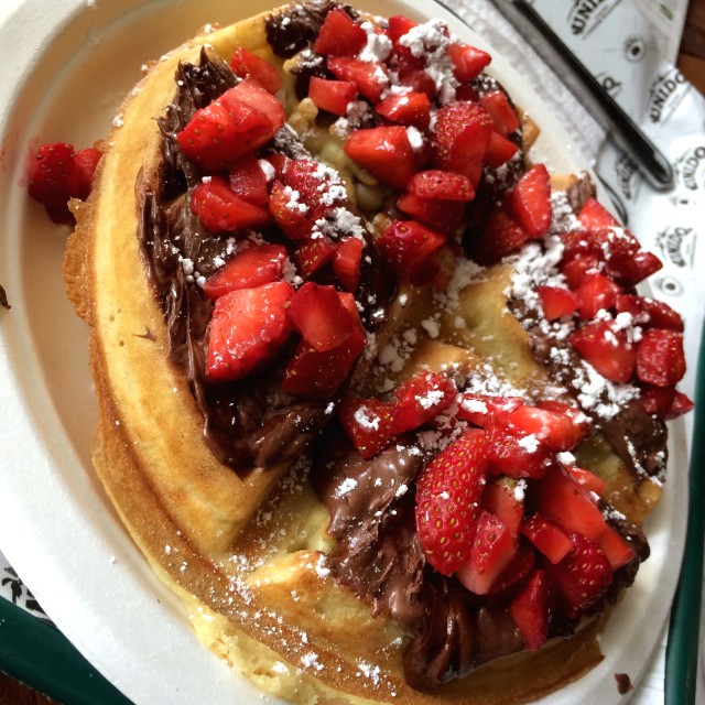 Waffle con nutella y fresas