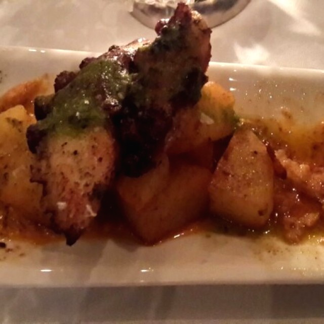 Pulpo a la braza con papas brsvas