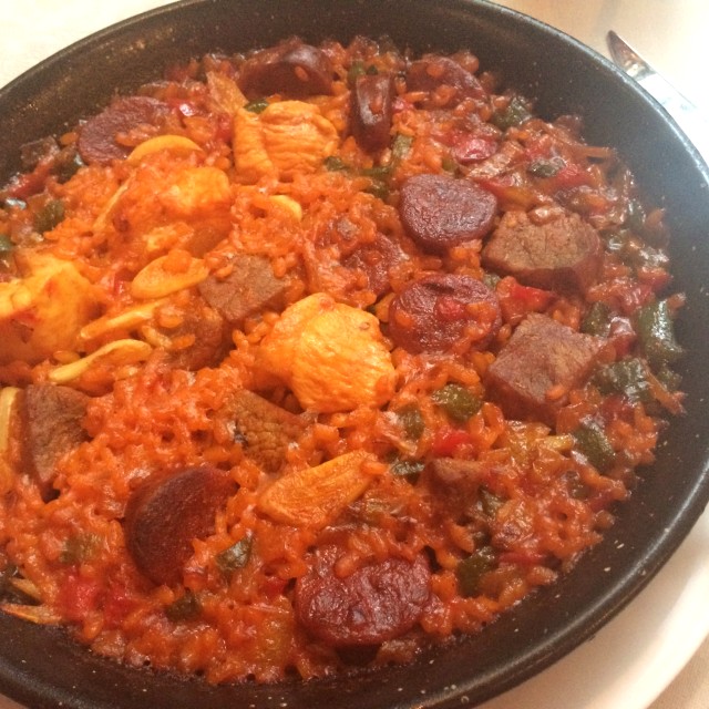 Paella de Tres Carnes