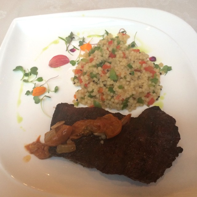 Entraña A La Parrilla Con Cous Cous De Vegetales Y Tomatitos Confitados Con Hinojo Y Aceite De Oliva