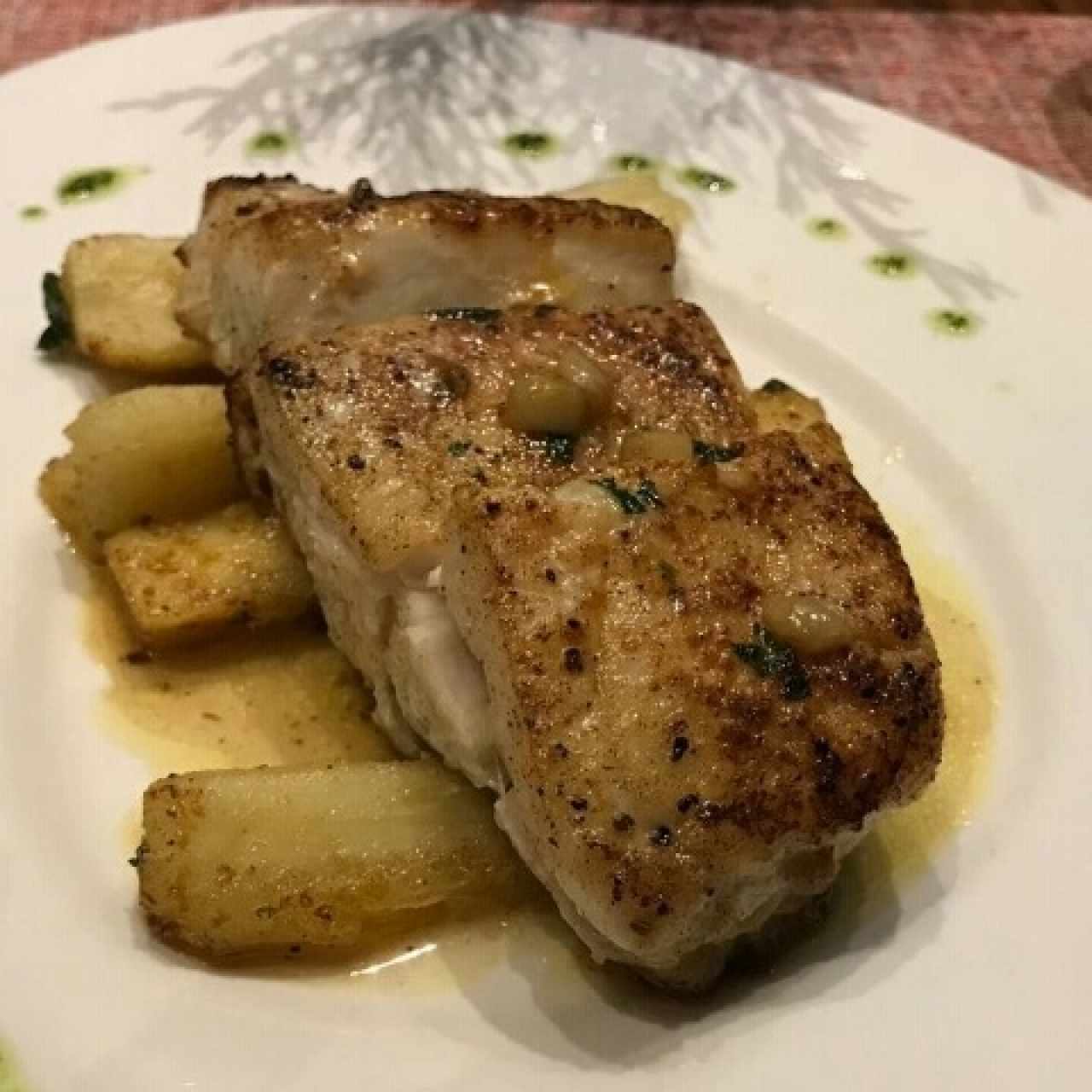 Corvina en costra de semilla de hinojo y jengibre