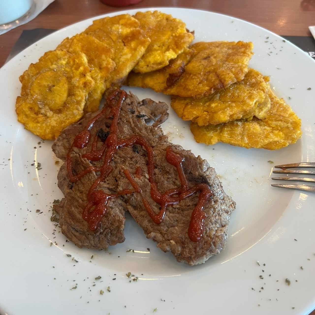 Filete de res con patacones 