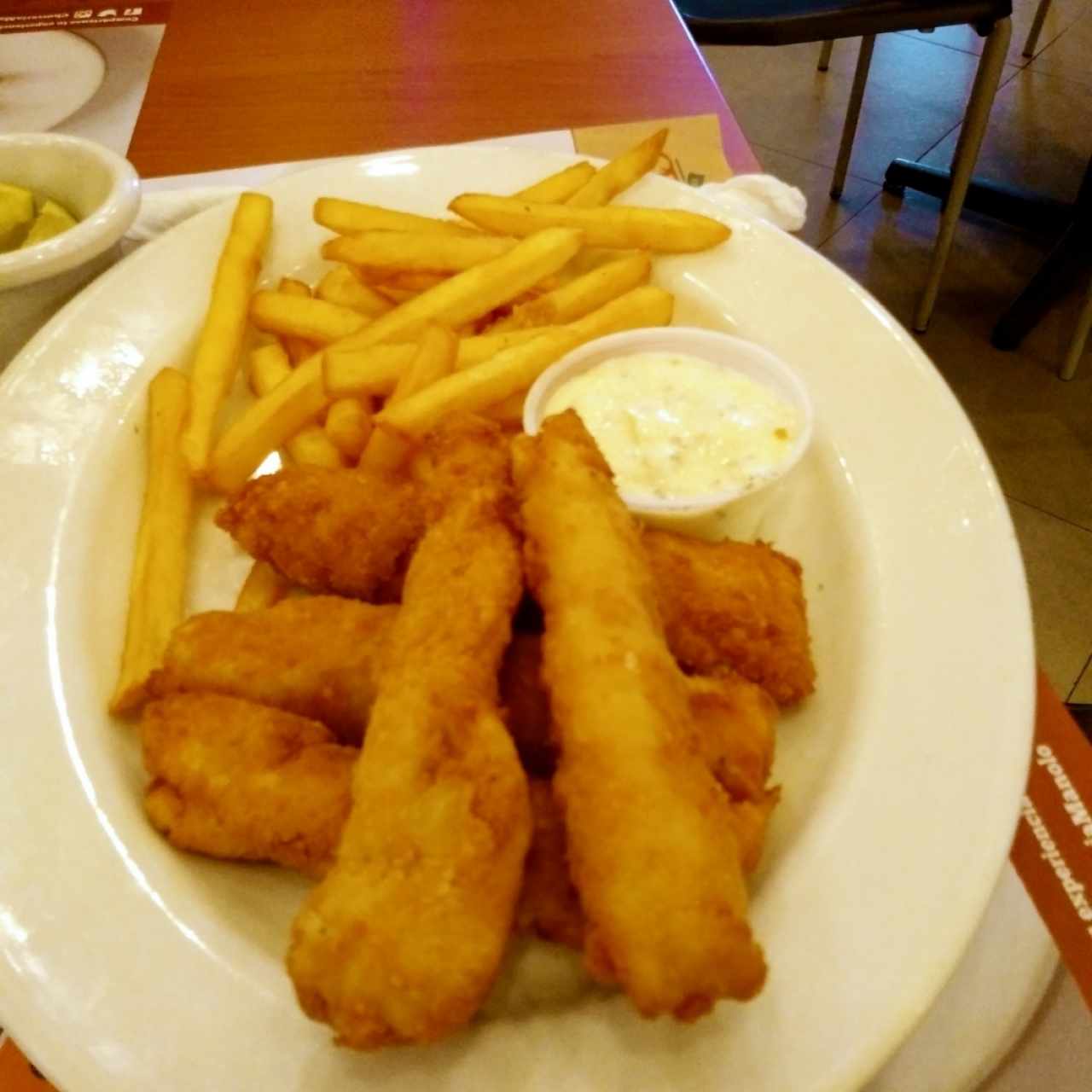 Deditos de Pescado y Papas/ menú de niños