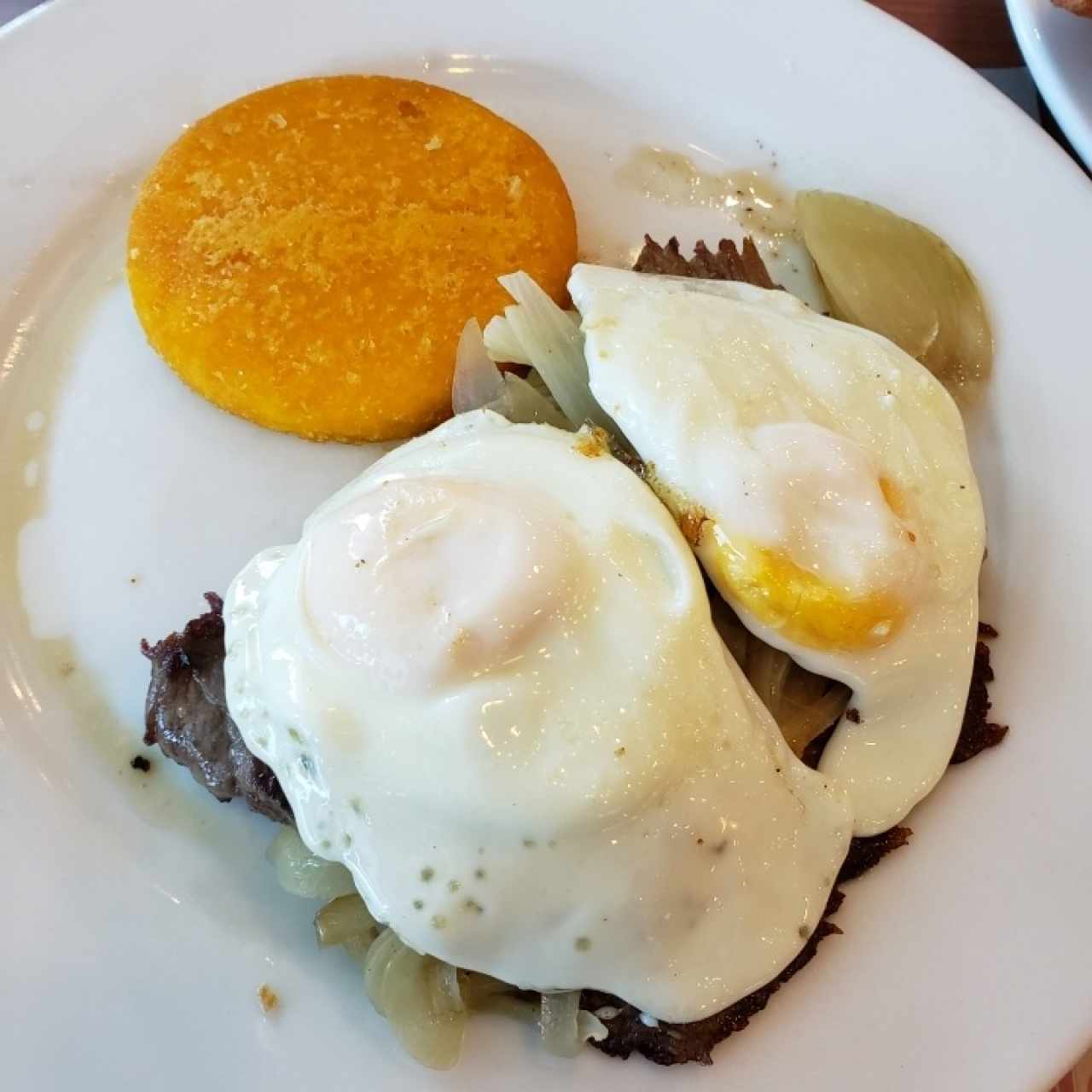 bistec a caballo con tortilla